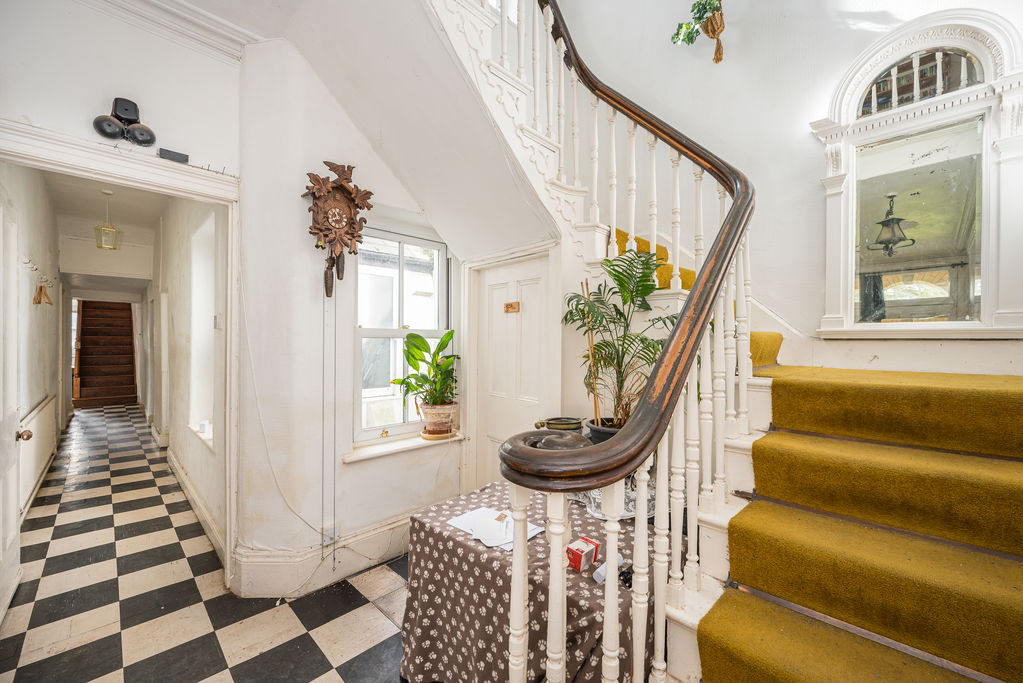 Entrance Hallway- click for photo gallery